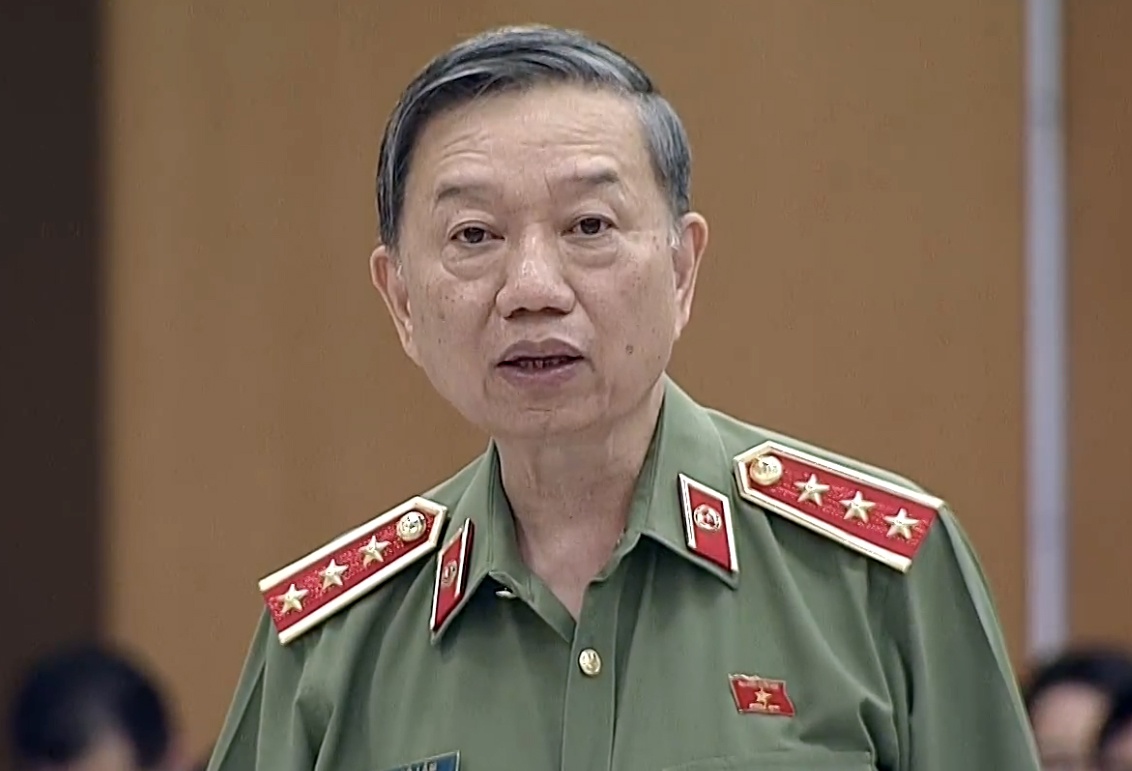 Bo truong Cong an tra loi chat van Uy ban Thuong vu Quoc hoi hinh anh