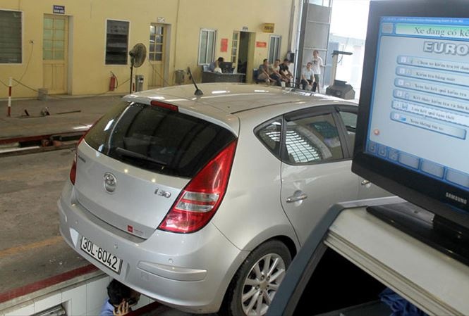 Nguoi dan bi tu choi kiem dinh oto vi chua nop 'phat nguoi' hinh anh