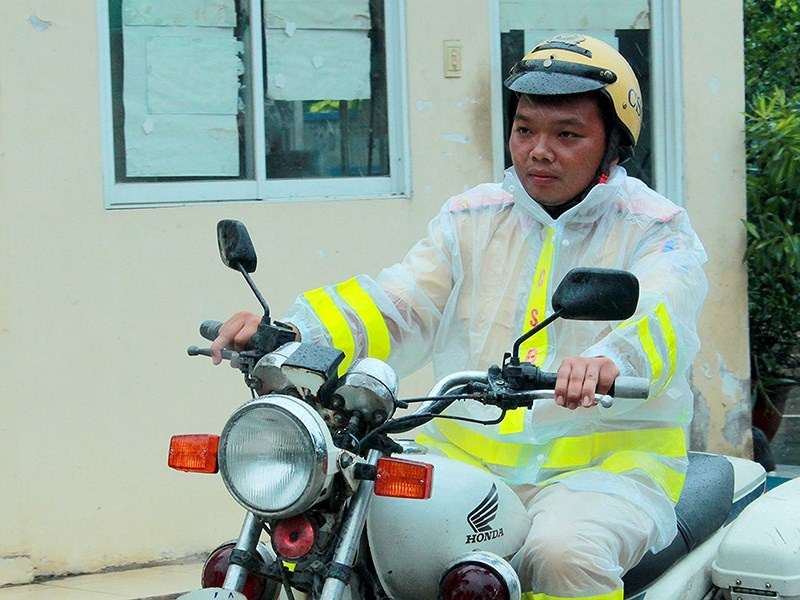 CSGT khong lam ngo truoc trom, cuop hinh anh