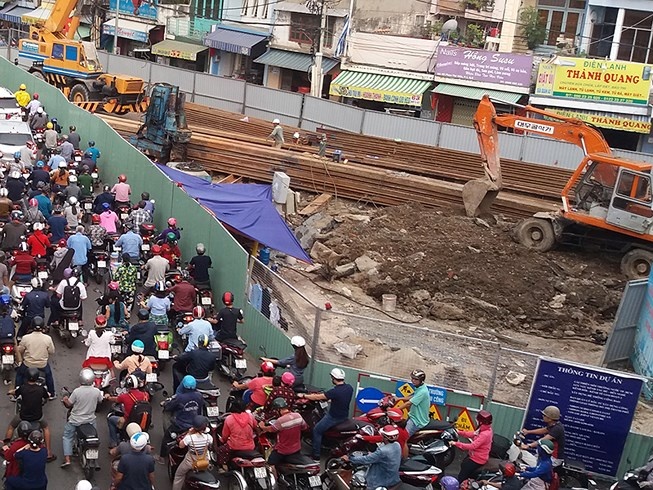 Nguoi dan Sai Gon khoc rong vi lo cot hinh anh