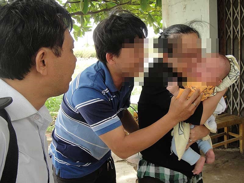 'Giang luoi' nhom bat coc tre 3 thang tuoi hinh anh