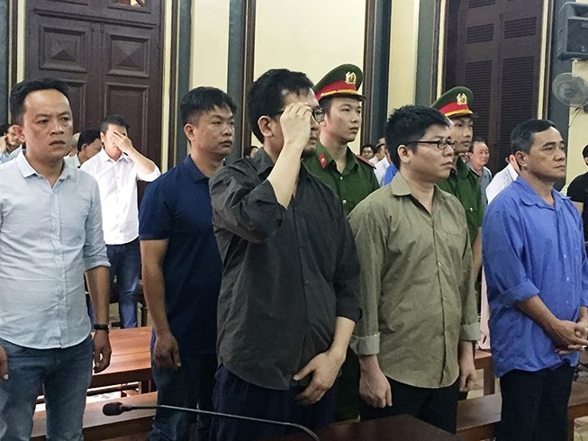 Cuu can bo cong an keu oan vu buon lau sieu xe hinh anh