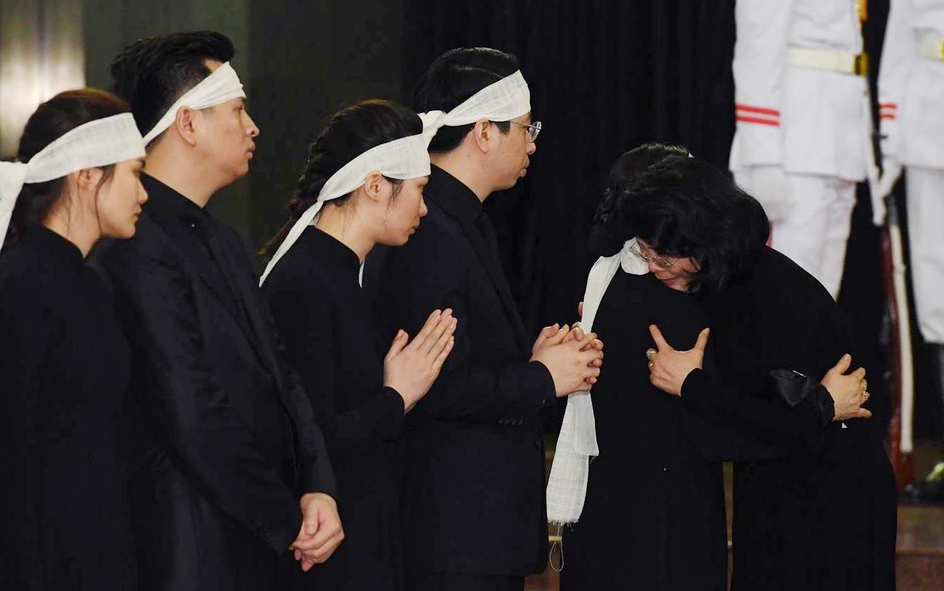 Lanh dao Viet Nam va ban be quoc te vieng Chu tich nuoc Tran Dai Quang hinh anh