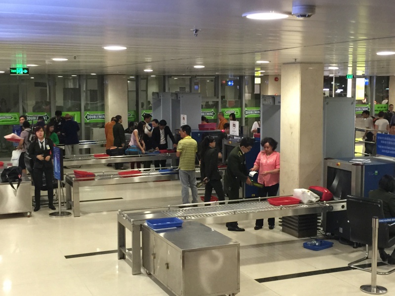 Doa co bom trong hanh ly ky gui, khach bi cam bay hinh anh