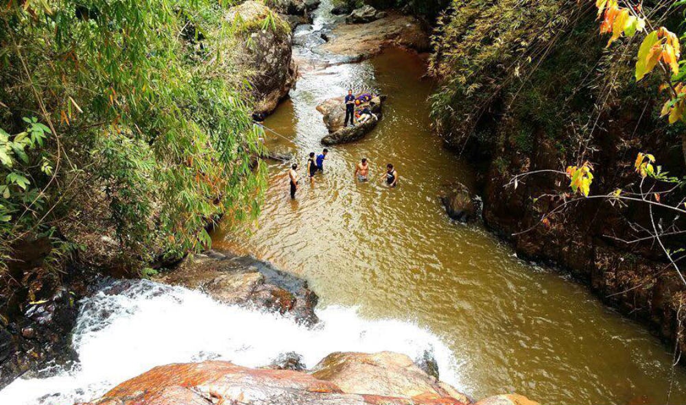 Du khach Han Quoc tu nan khi vuot thac tai Da Lat hinh anh