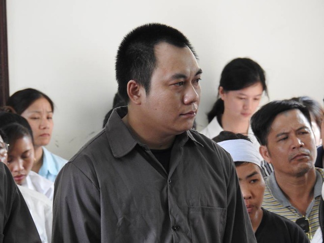 2.010 chu ky keu oan cho tai xe container dam Innova tren cao toc hinh anh