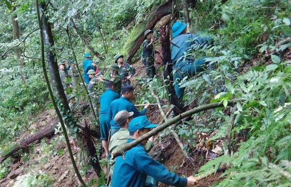 10 gio bang rung tim kiem hai cot 2 phi cong tren nui Tam Dao hinh anh