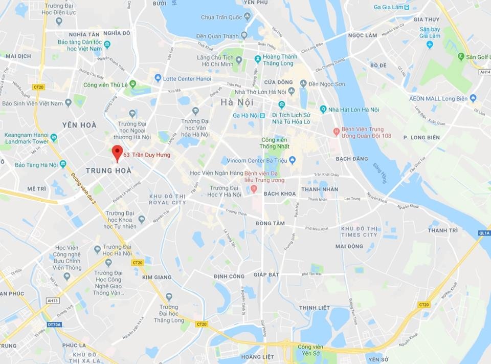 Thanh sắt công trình lại rơi xuống ôtô ảnh 2 Thanh sat cong trinh lai roi xuong oto anh 2