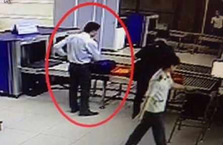Phat nhan vien hang khong 7,5 trieu dong vi 'cam nham' iPad hinh anh