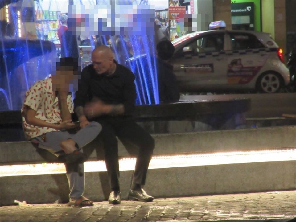 Theo dau vet ke au dam ngoai quoc: Vi sao chung 'nghien' tre em Viet? hinh anh