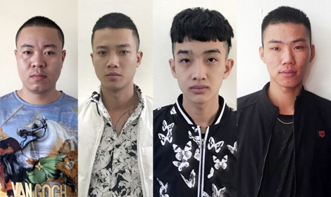 Bat 4 nguoi nem xang va chat ban khung bo con no hinh anh