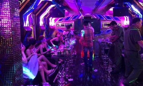 Kiem tra quan karaoke, phat hien 44 dan choi duong tinh ma tuy hinh anh