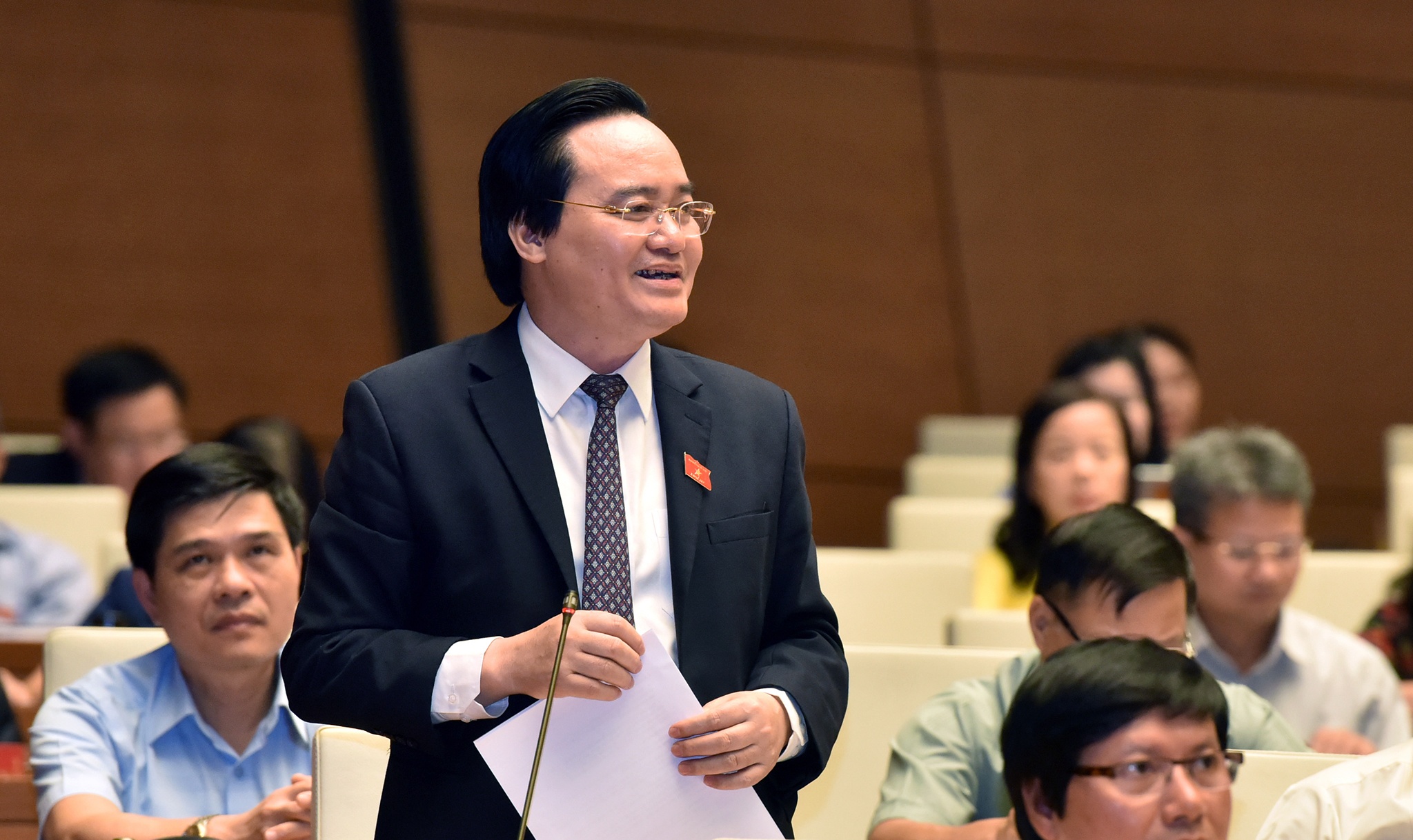 'Quy dinh duoi hoc sinh vien ban dam do can bo y thuc kem dua len' hinh anh