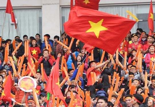 Di xe hay goi taxi den san My Dinh xem tran Viet Nam - Malaysia? hinh anh