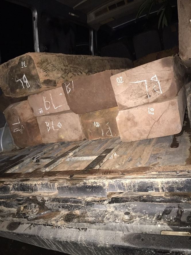 Lam tac dam vao xe kiem lam de thoat than anh 2