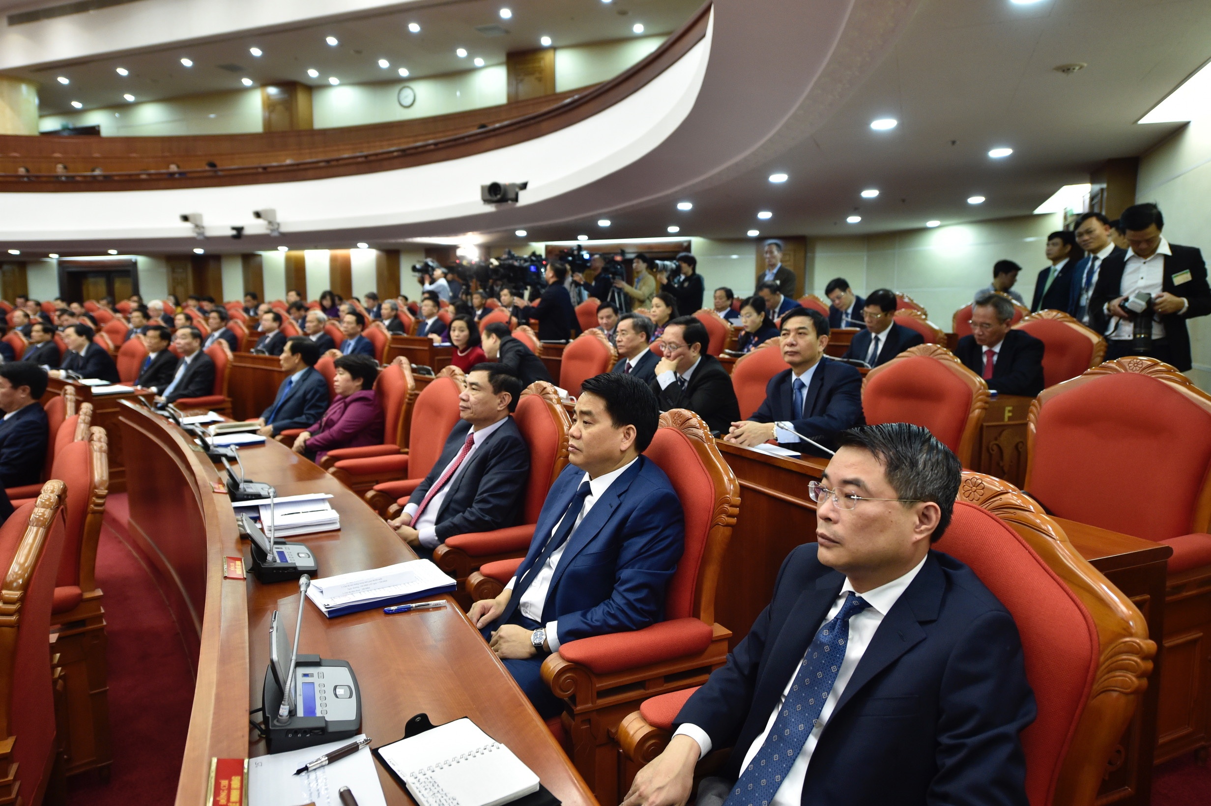 hoi nghi trung uong 9 anh 10