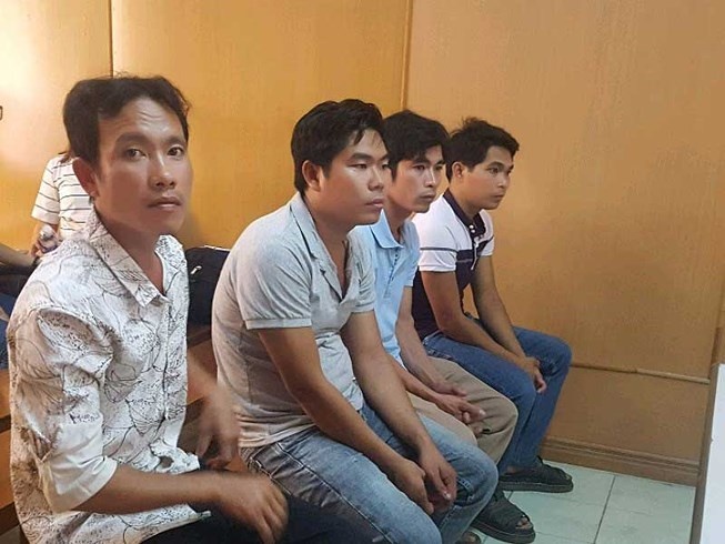 Rac roi vu di te quay mat qua nha hang xom hinh anh