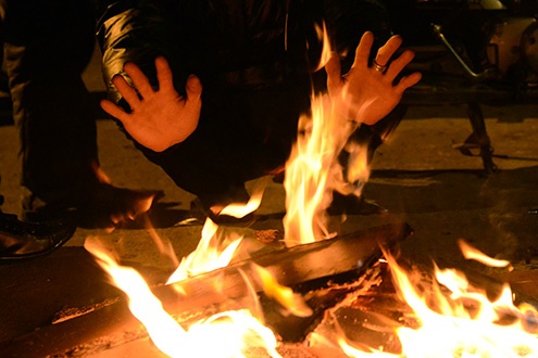 Vao truong hoc trom tai san con ngang nhien dot lua suoi am hinh anh