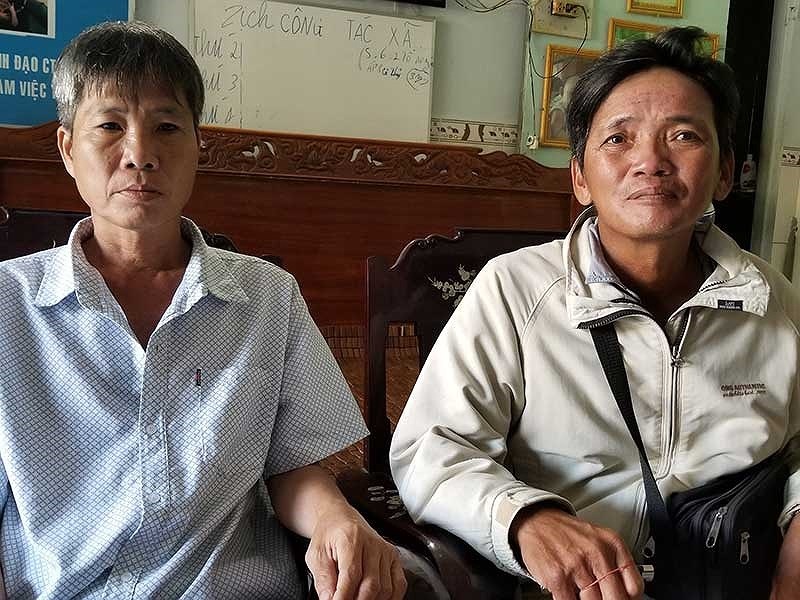 Anh ve chai tranh chap to doc dac voi chi cong nhan hinh anh