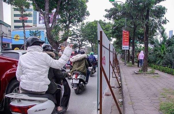 Vi sao Ha Noi xen via he, dai phan cach sat Tet? hinh anh