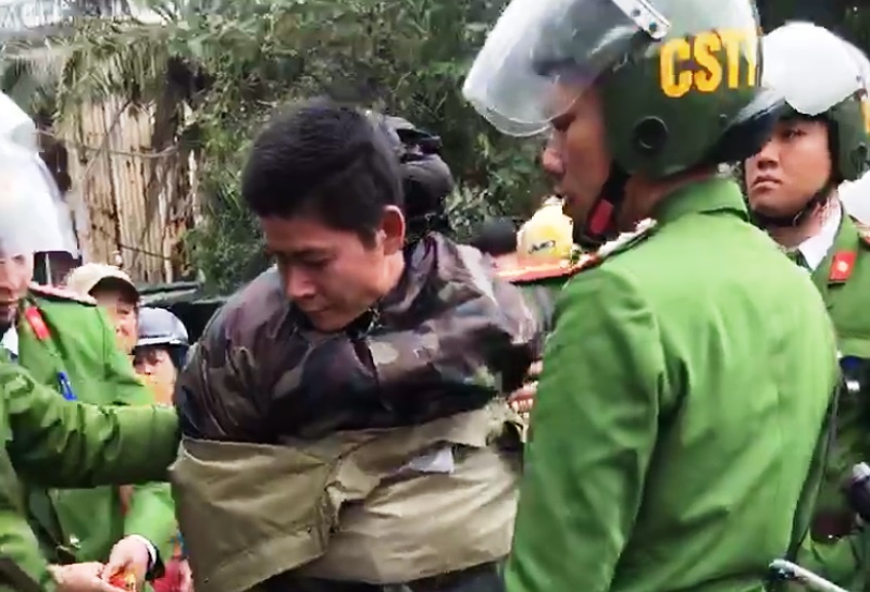 Nguoi dan ong di hon 300 km de cuop tui cua co gai di xe SH hinh anh