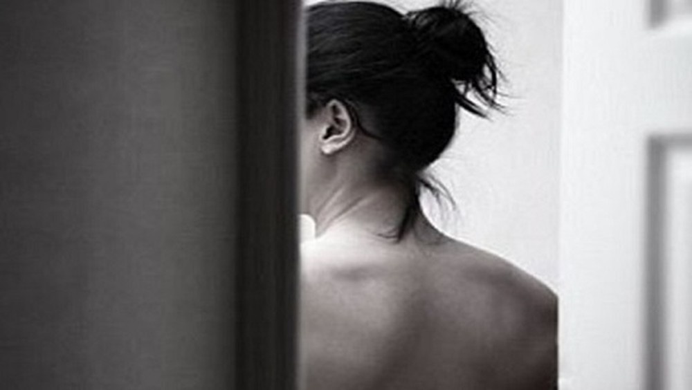 Dung clip an ai de tong tien nguoi tinh hinh anh