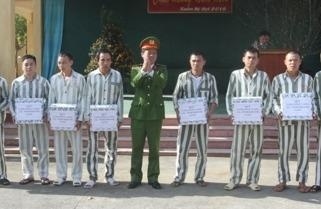 Hon 1.450 pham nhan trai Ninh Khanh duoc giam thoi han chap hanh an hinh anh