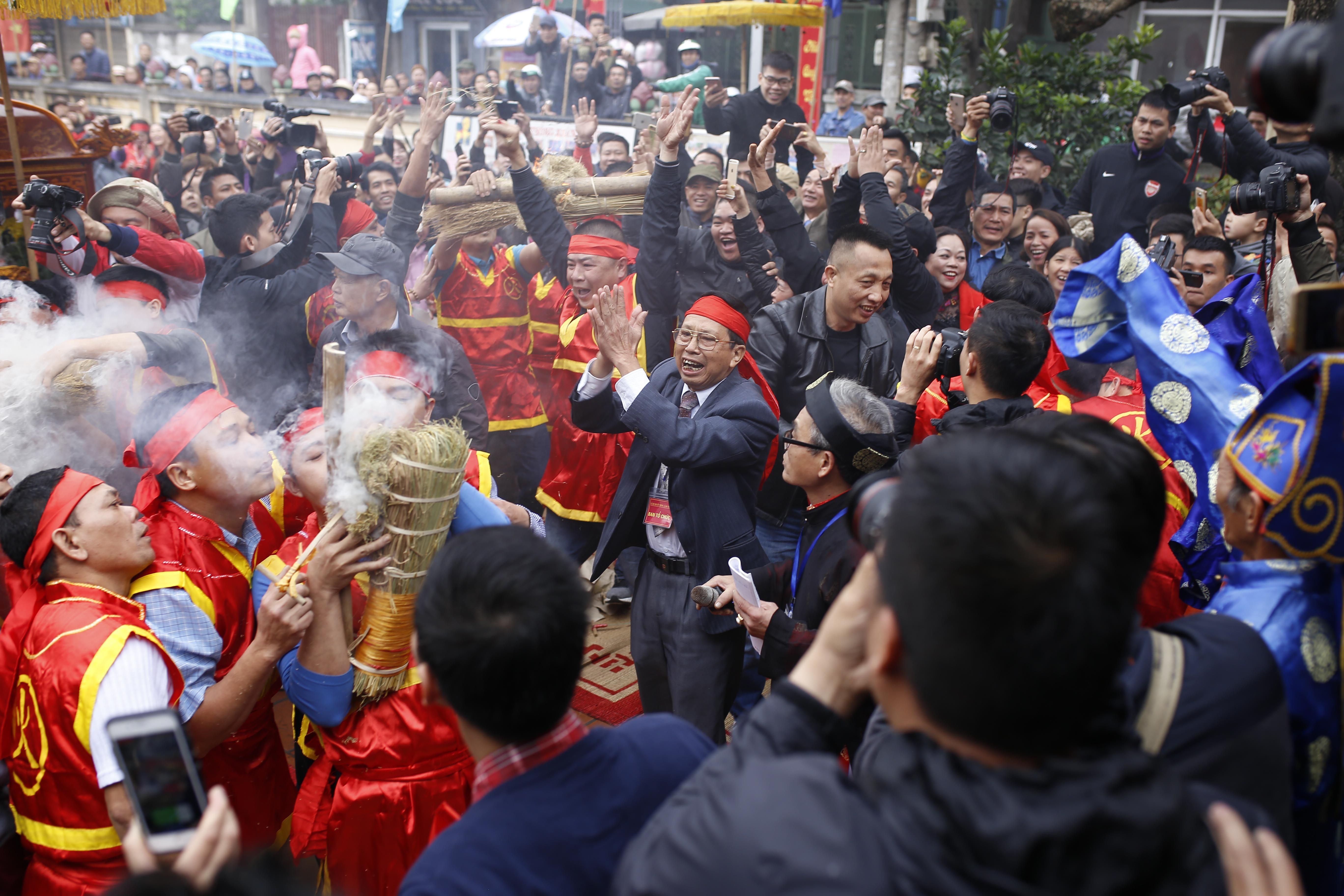 le hoi thoi com thi lang Thi Cam anh 6