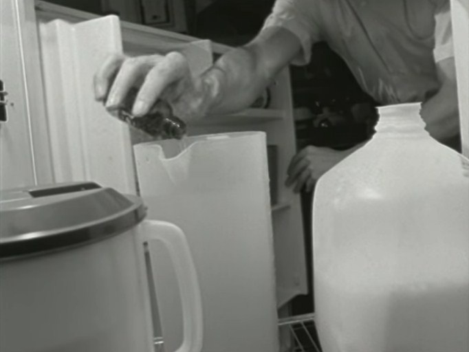 Nguoi dan ong dau doc ca nha tinh cu anh 13