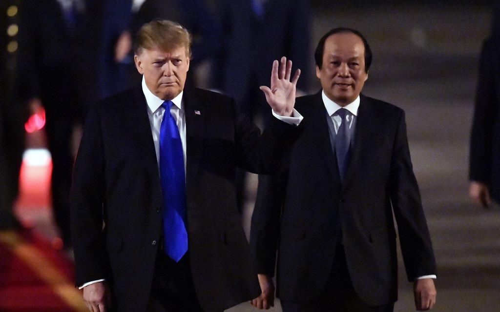 Tong thong Trump cam on Viet Nam sau khi dat chan toi Ha Noi hinh anh