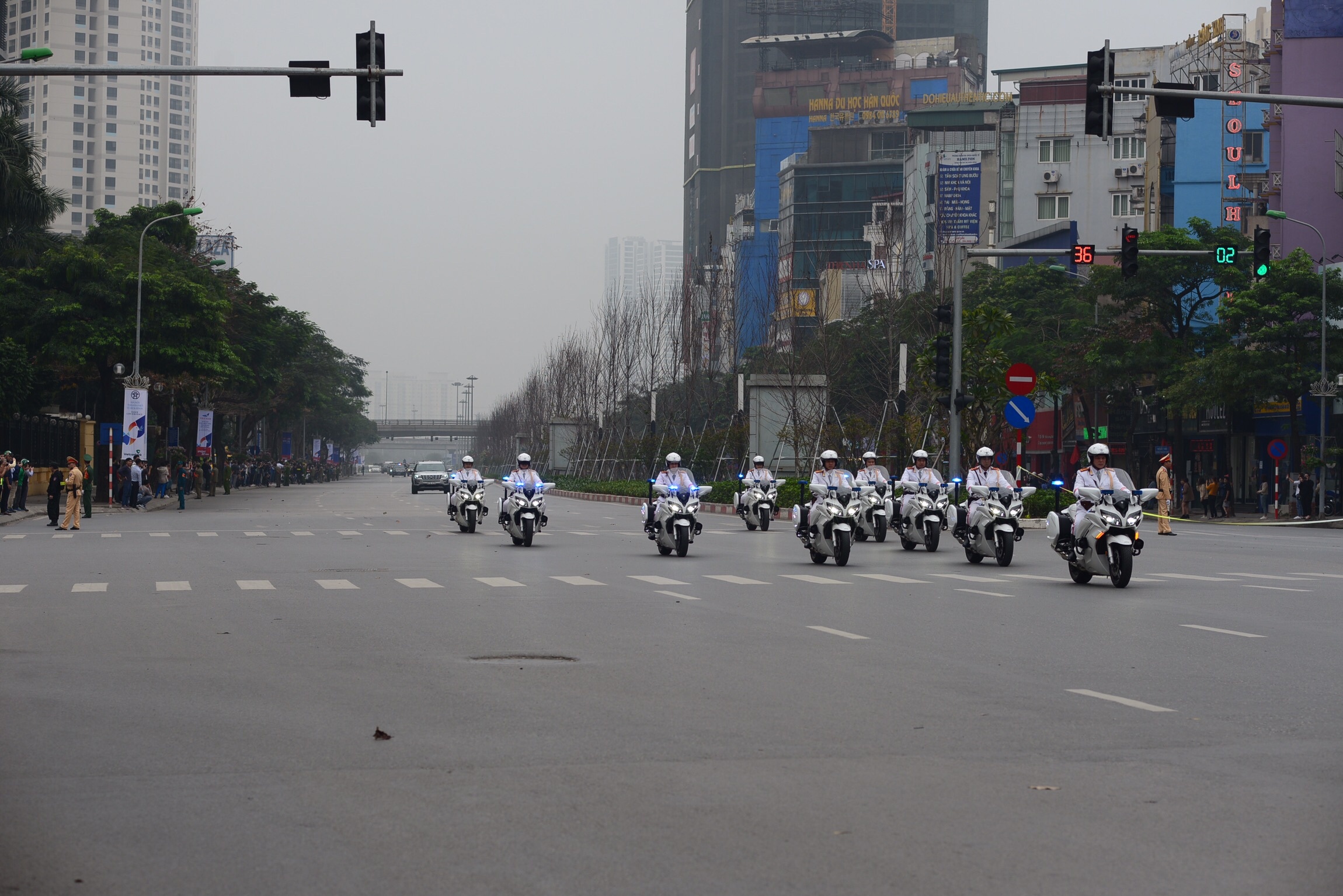 ong trump roi ha noi anh 6