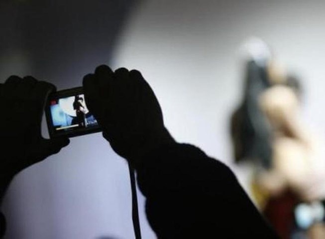 Dung clip 'nong' tong tien ban gai 100 trieu dong hinh anh