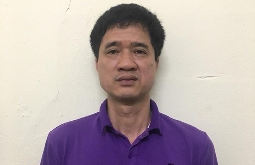 Dùng rìu chém trọng thương tình địch ảnh 1 Dung riu chem trong thuong tinh dich anh 1