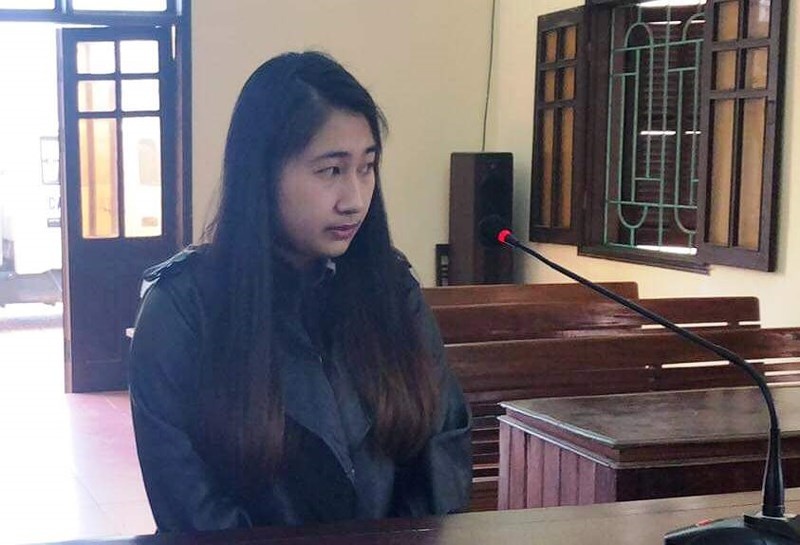 Hot girl 9X hau toa vi giu hang cam trong nguoi hinh anh