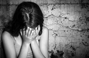 6 thanh nien thay nhau giao cau be gai 14 tuoi hinh anh