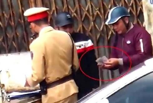 Bo truong To Lam: 'CSGT nhan mai lo se bi xu phat rat nghiem khac' hinh anh