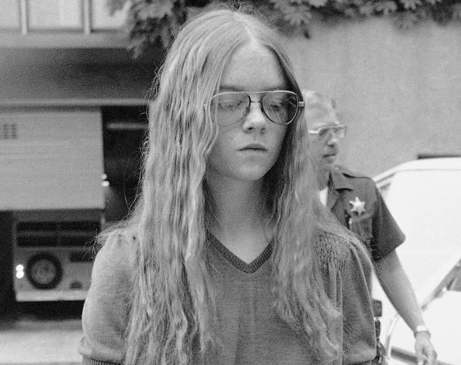 Co gai gay soc khi tiet lo dong co xa sung vao truong tieu hoc hinh anh