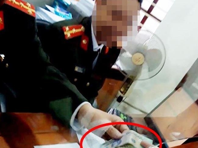 Lam ho chieu nhanh: Nga gia tai phong quan ly xuat nhap canh hinh anh
