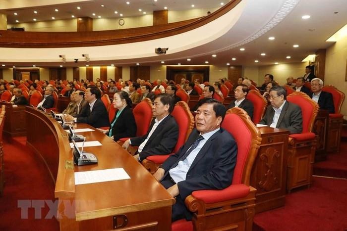 Gap mat can bo cap cao qua cac thoi ky anh 10