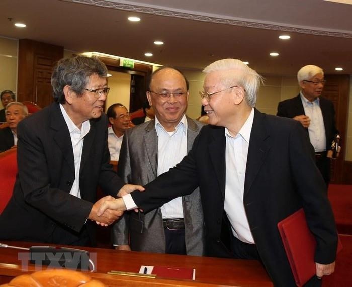 Gap mat can bo cap cao qua cac thoi ky anh 2