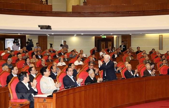 Gap mat can bo cap cao qua cac thoi ky anh 5