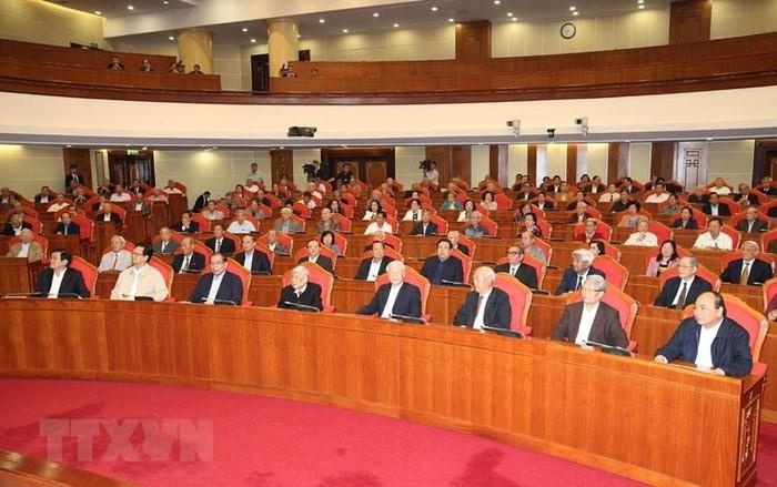 Gap mat can bo cap cao qua cac thoi ky anh 8