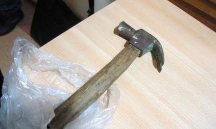 Tam giu giam doc dung bua danh vao dau pho giam doc, tro ly hinh anh