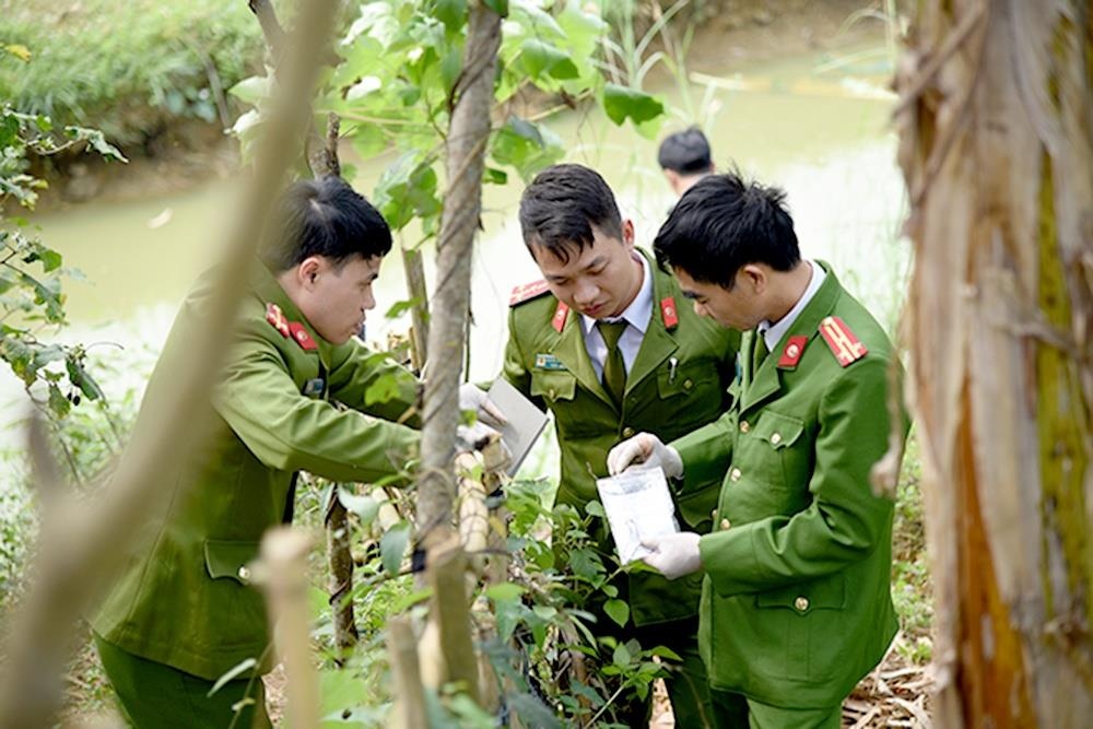 Ke cuong yeu chuyen no min cuong hon gai tre hinh anh
