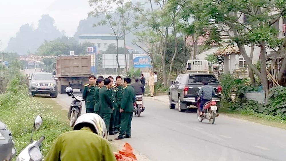 no min cuong hon gai tre anh 3