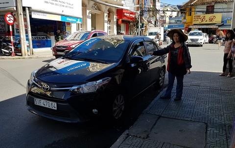 Gã người nước ngoài đi ôtô cướp tài sản ảnh 1 Ga nguoi nuoc ngoai di oto cuop tai san anh 1