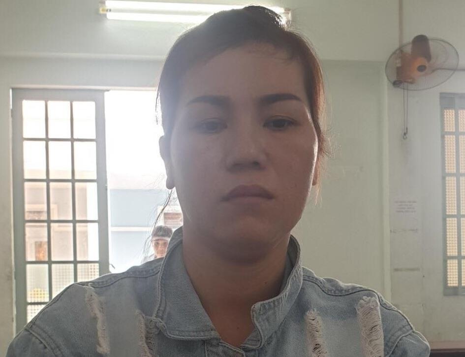 bị mẹ nuôi đánh gãy chân ảnh 2 bi me nuoi danh gay chan anh 2