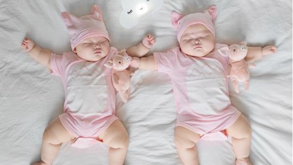 Xem xet ho tro nguoi sinh con mot be la gai hinh anh