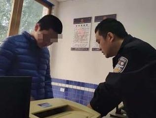 Gioi thieu 'ban gai ao' cho anh trai de lua tien gia dinh hinh anh