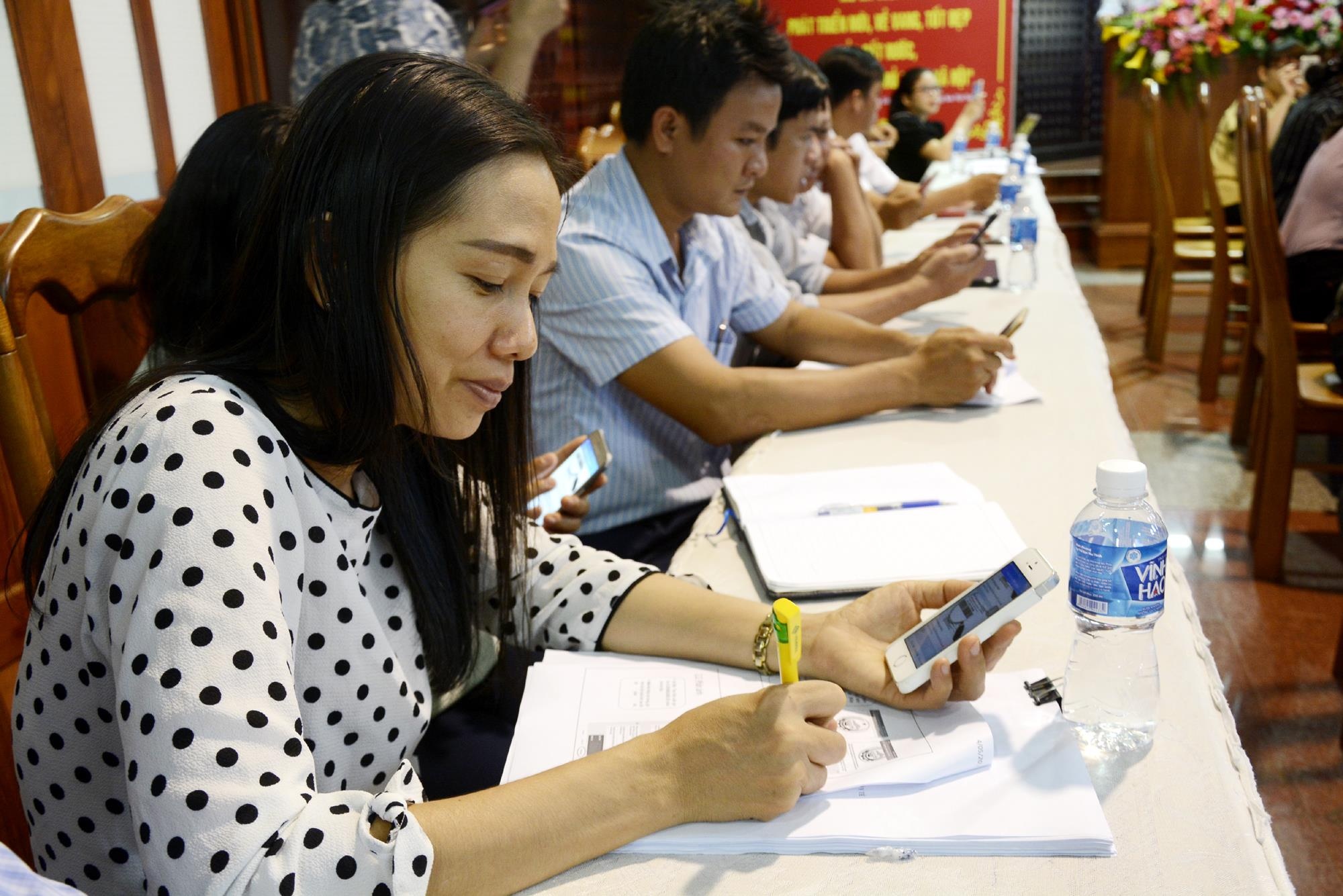 500 can bo tap huan tiep nhan va xu ly thu tuc hanh chinh qua Zalo hinh anh